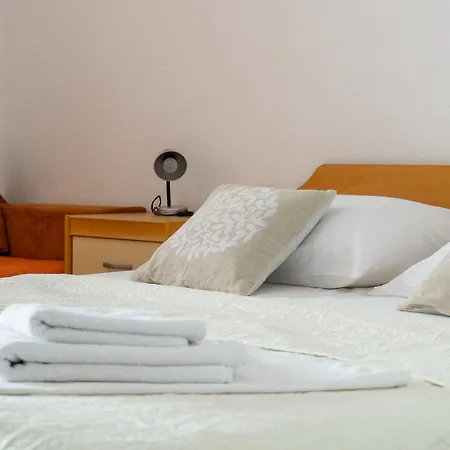 Sea View For 2-3 People - Close To Commodities *